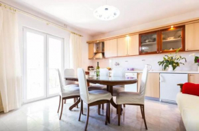 Modernes Appartement Mit Terrasse